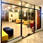 Neu Suites Apartment At 3Rdnvenue